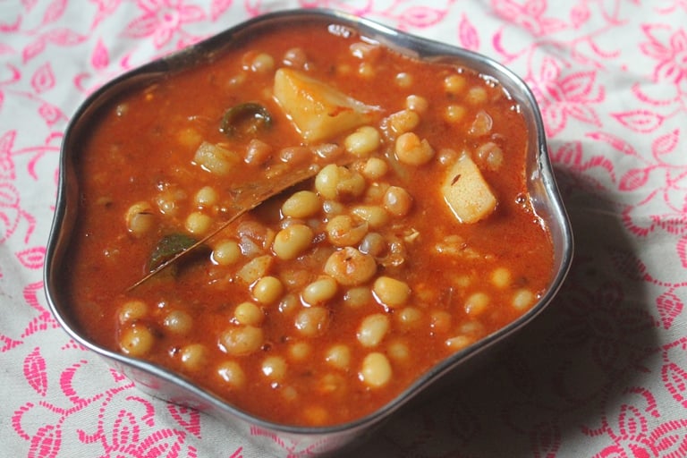 White Peas Curry Recipe (Vatana Masala)