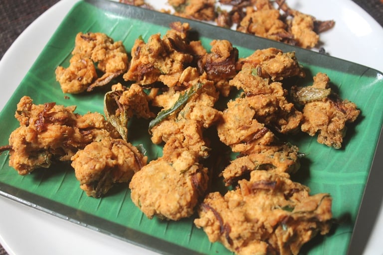 South Indian Pakoda Recipe (Crispy Pakora Recipe)